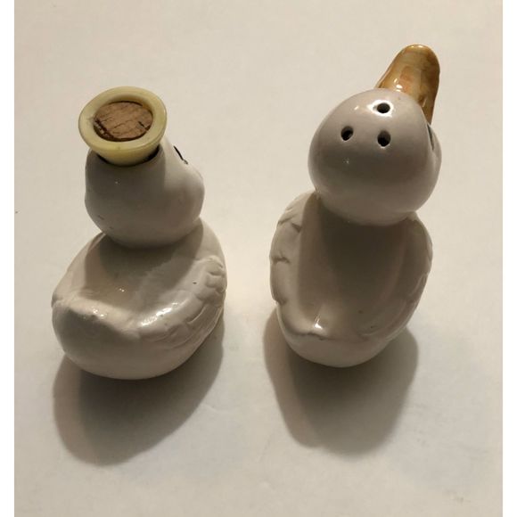 Vintage Small White Ducks Shakers - Picture 2 of 5